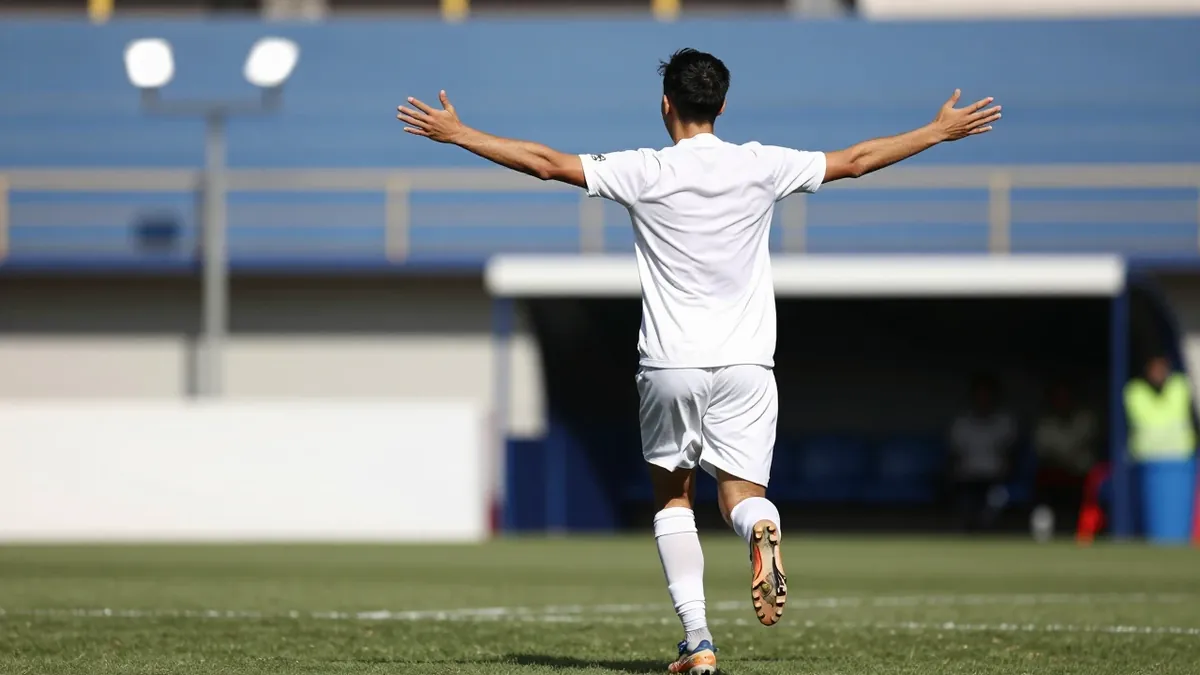 The 19-year-old defensive midfielder, on loan from Saint-Étienne, scored twice to give Pau FC a 3-2 friendly win over...