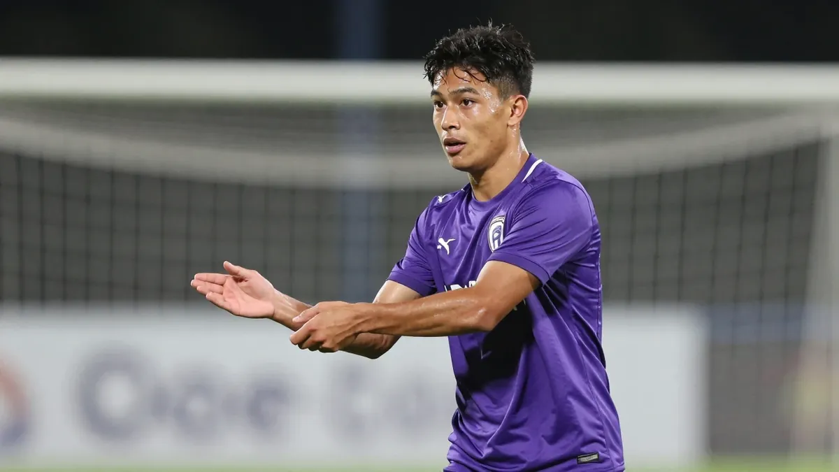 Teenage midfielder Ilyas Azizi, aged 18, was handed his first Ligue 1 start by coach Jens Berthel Askou for Toulouse...