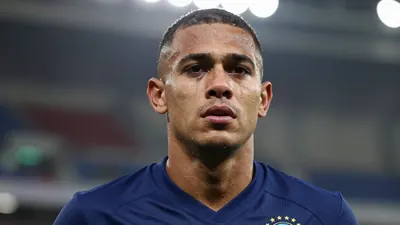 Le défenseur brésilien Alexsandro a été submergé par l'émotion après la victoire de Lille 1-0 face au Toulouse Football...