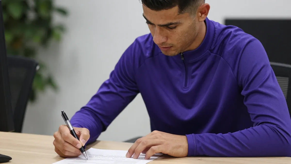Venezuelan midfielder Cristian Cásseres has extended his contract with Toulouse Football Club until 2028, as the team...