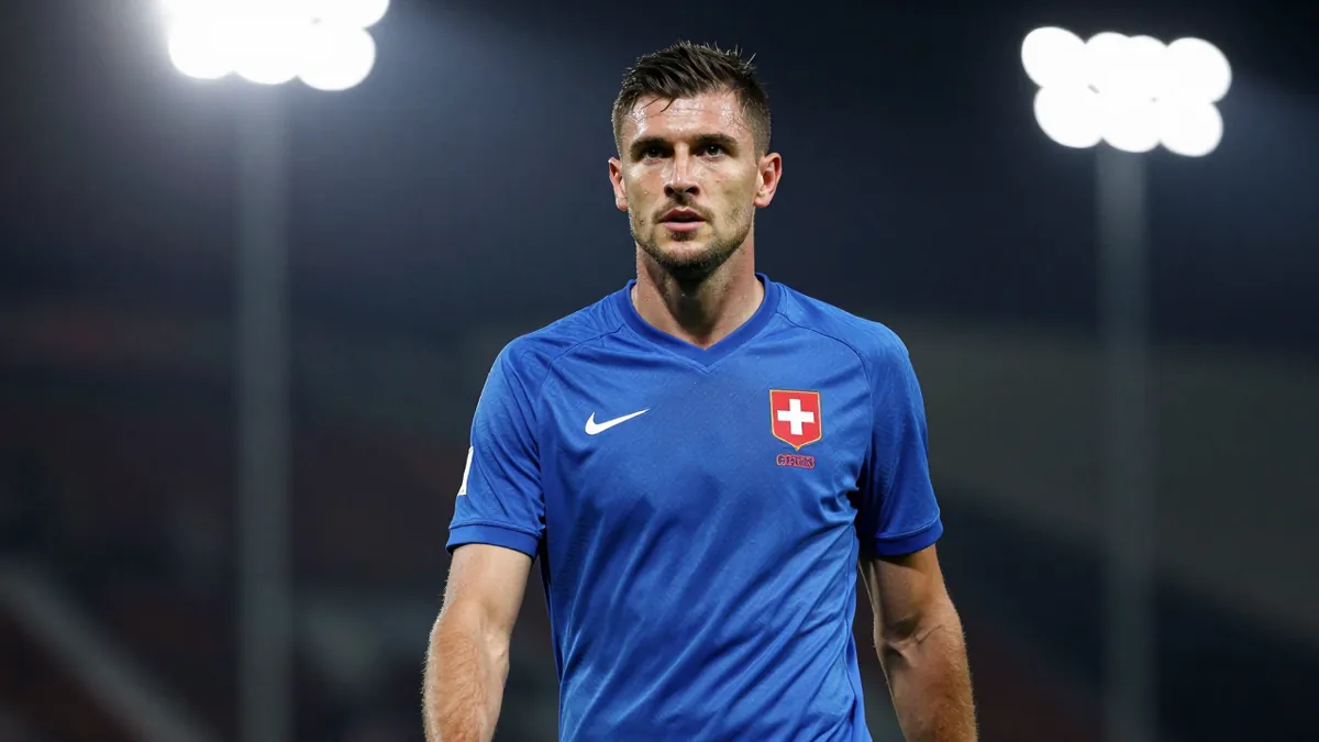 Toulouse Football Club and Strasbourg battle for Swiss defender