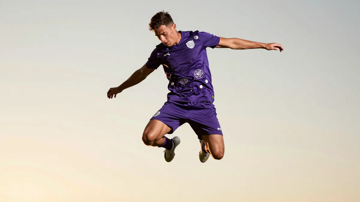 Toulouse FC révèle son maillot extérieur à 4 000 mètres d'altitude