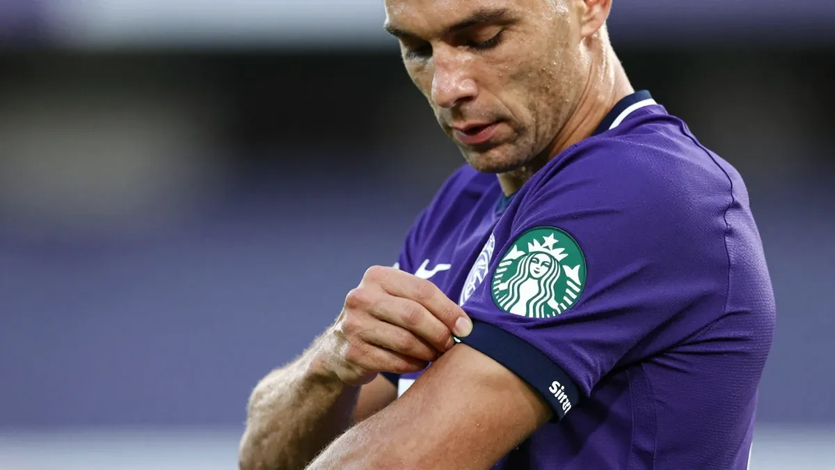 Le club de Ligue 1 annonce un partenariat officiel avec la marque américaine Starbucks, dont le logo apparaîtra sur la...