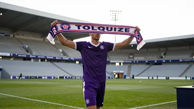 Toulouse Football Club suit de près Anzor Mekvabishvili, milieu défensif de l'Universitatea Craiova. Découvrez les...